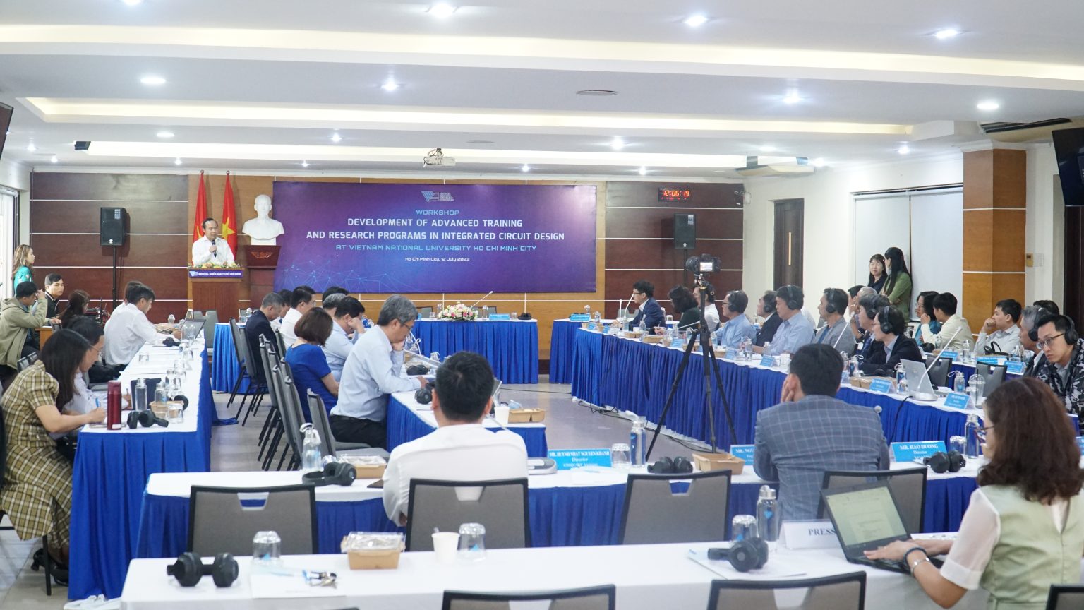 TỌA ĐÀM_ XÂY DỰNG CHƯƠNG TRÌNH ĐẠO TẠO, NGHIÊN CỨU TIÊN TIẾN NGÀNH THIẾT KẾ VI MẠCH TẠI ĐHQG-HCM